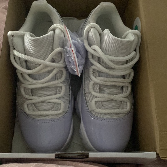 women’s jordan retro 11 low top - Picture 3 of 7